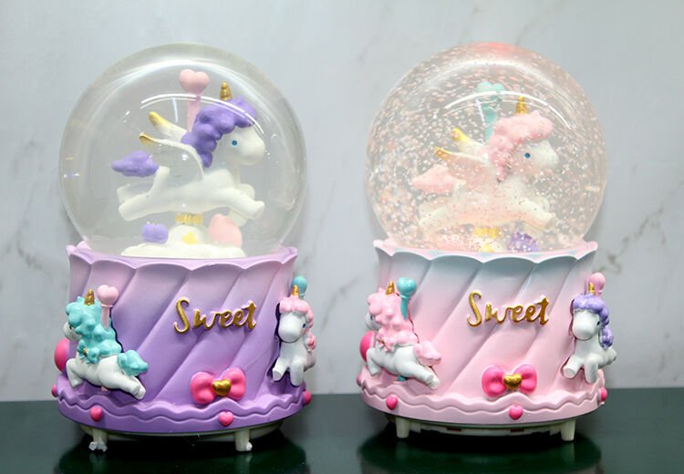 Unicorn İçi Dönmeli Püskürtmeli Işıklı Müzikli Kar Küresi Büyük Boy